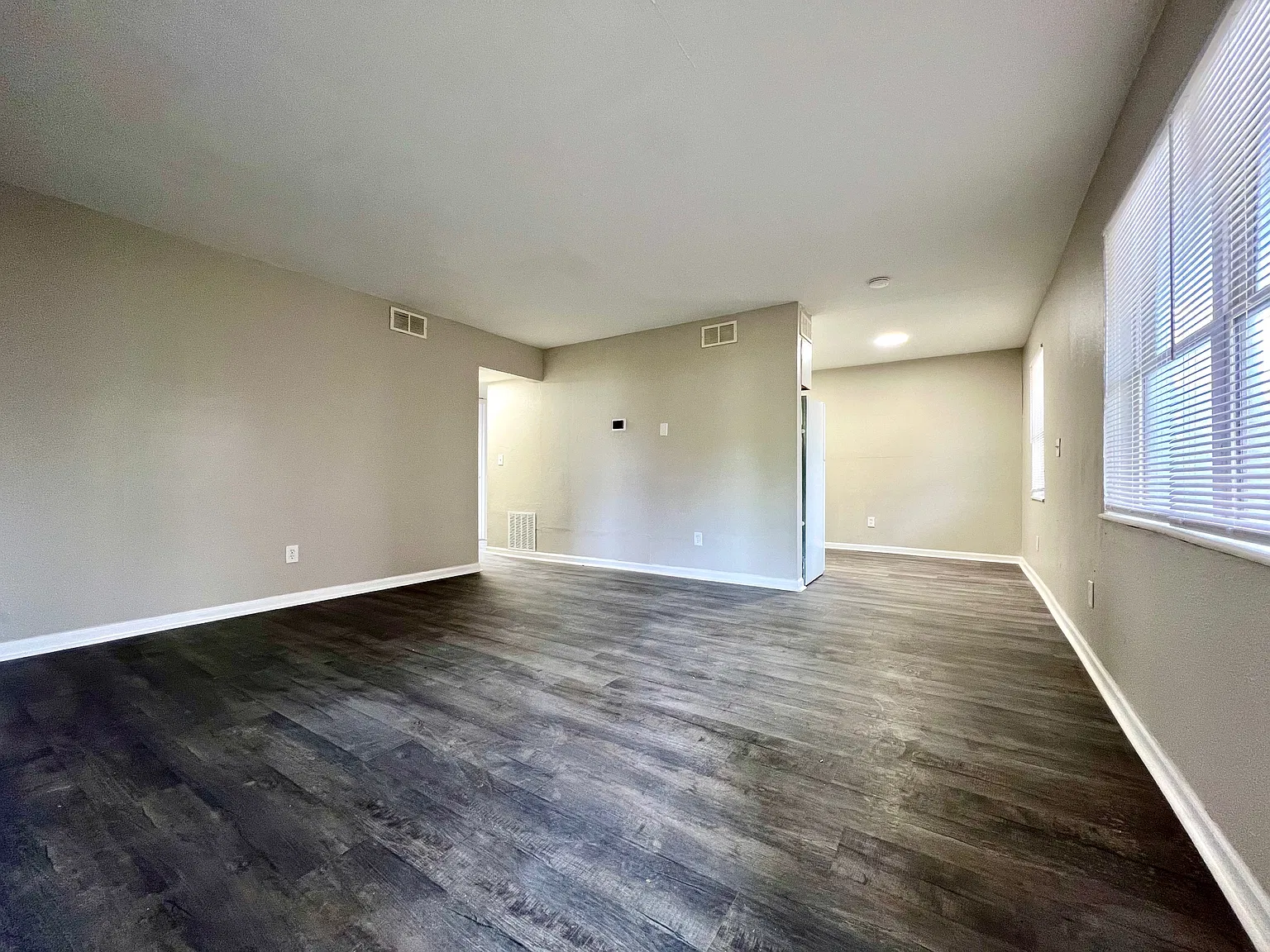2 bed, 700 sqft, $1,075 — Photo 2