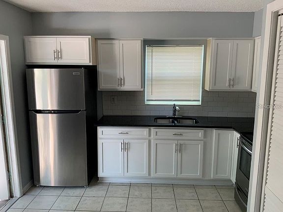 5th image of 8804 N Orangeview Ave
