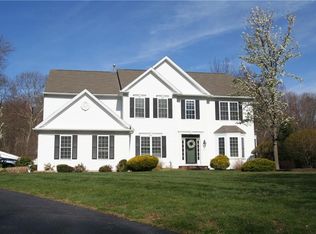 65 Fieldstone Ln, Saunderstown, RI 02874