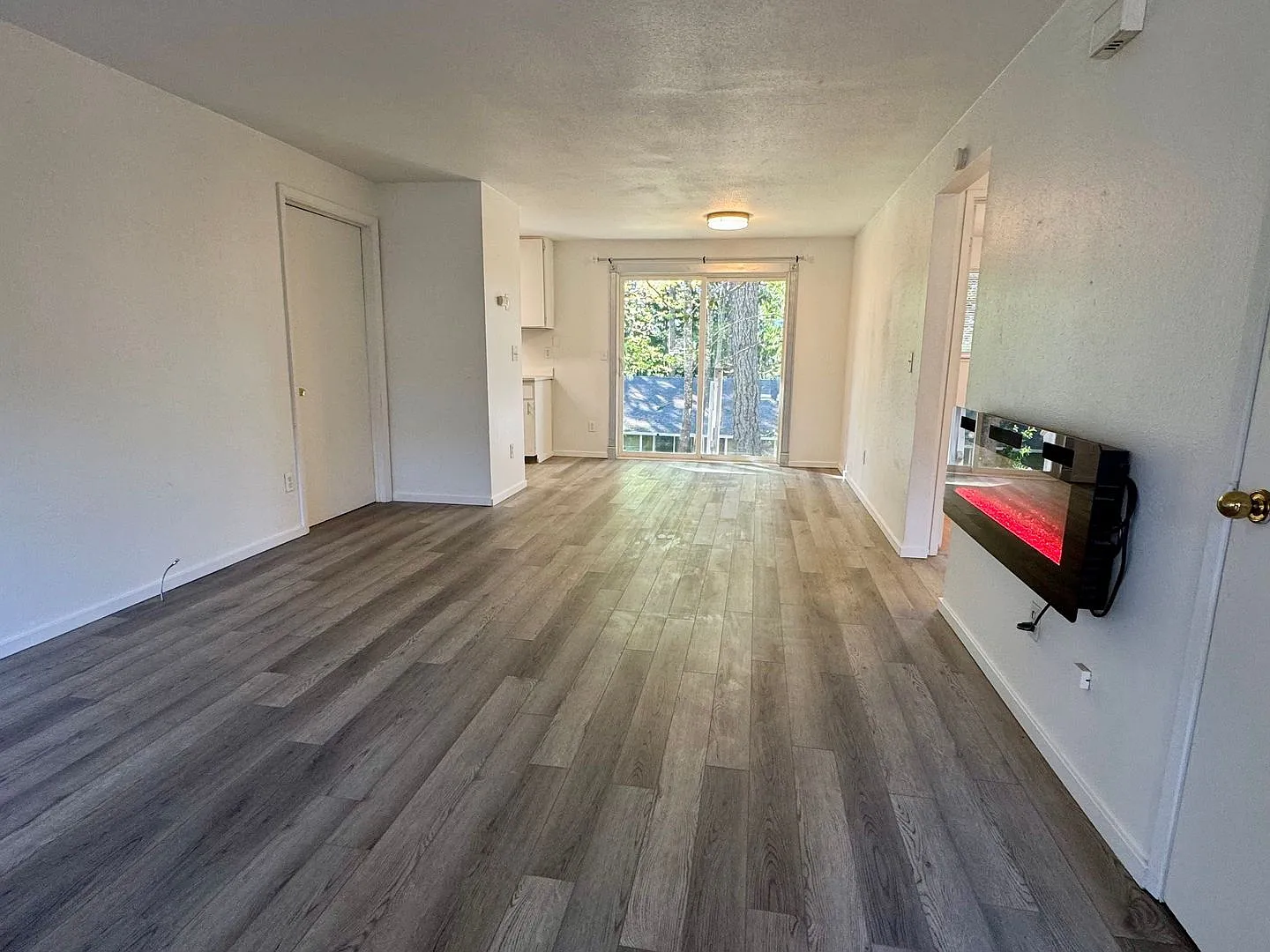 3 bed, 1.0 bath, 1086 sqft, $1,695 — Photo 4