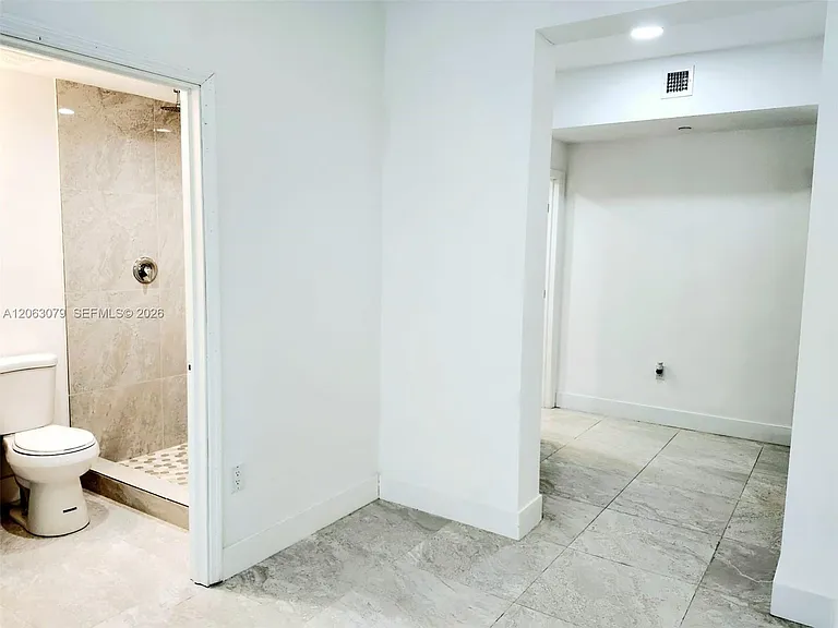 580 NW 34th St #1 — Photo 17
