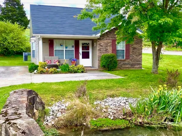 902 Middlebrook Ct, Sevierville, TN 37862