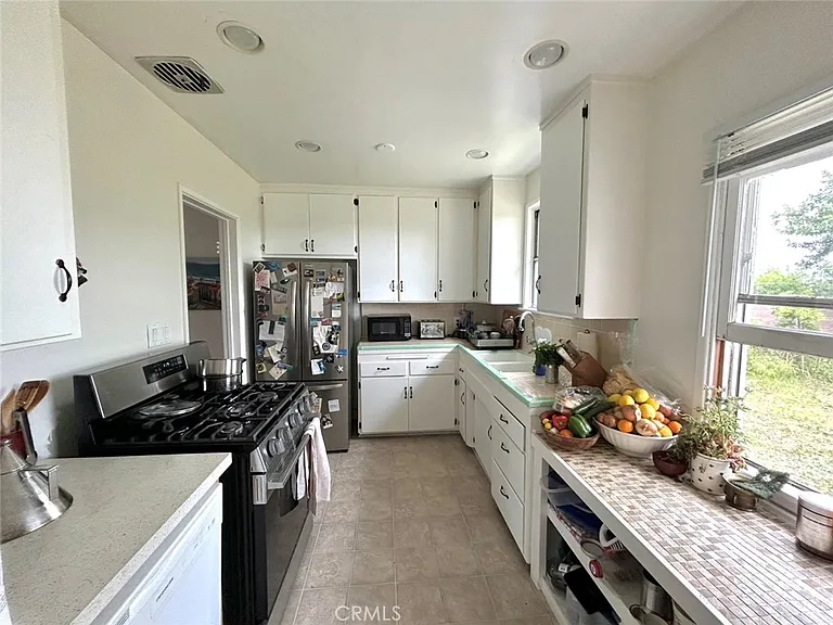 18402 Patronella Ave — Photo 6