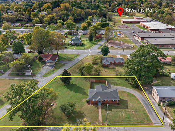 3rd image of 918 1st Ave