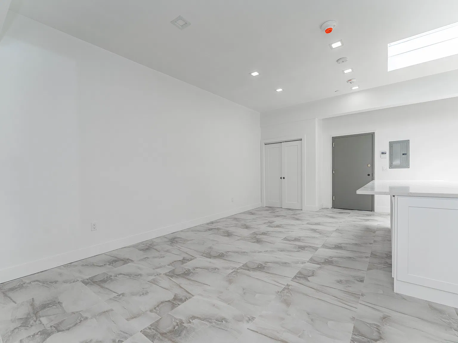 2 bed, 900 sqft, $3,350 — Photo 3