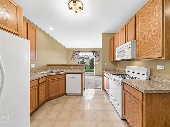 5th image of 526 Majestic Ln #526