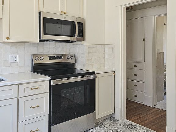 5th image of 148 Nassau Ave Floor 1