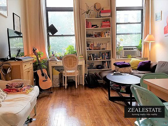 3rd image of 210 Park Pl APT 2A