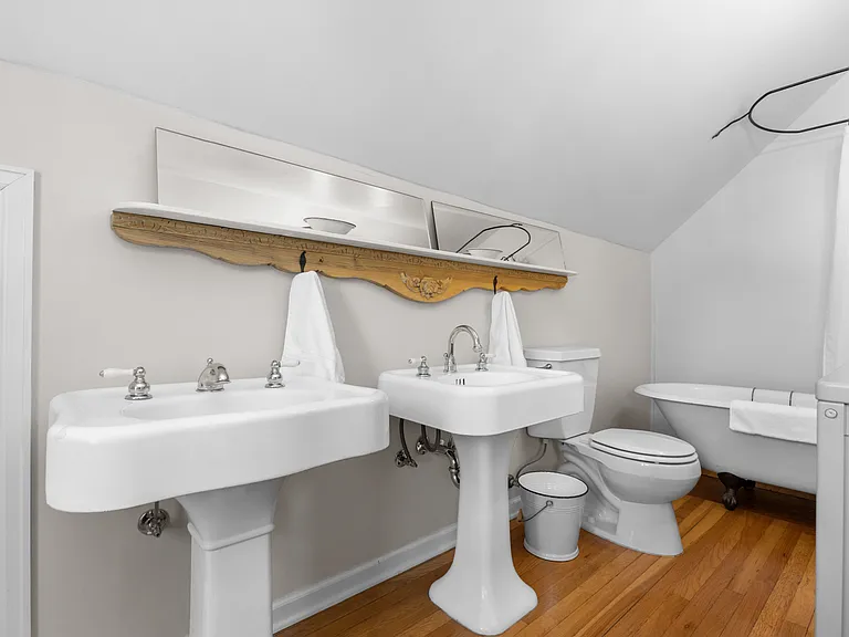Upstairs Ensuite Bathroom 1 | Dual Sinks