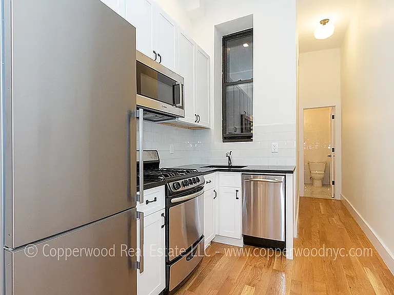 121 E 82nd St #1 — Photo 3