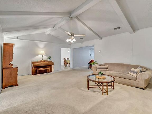 4th image of 1706 Woodridge Cir