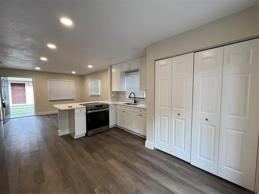 2 bed, 1.0 bath, 729 sqft, $1,697 — Photo 3