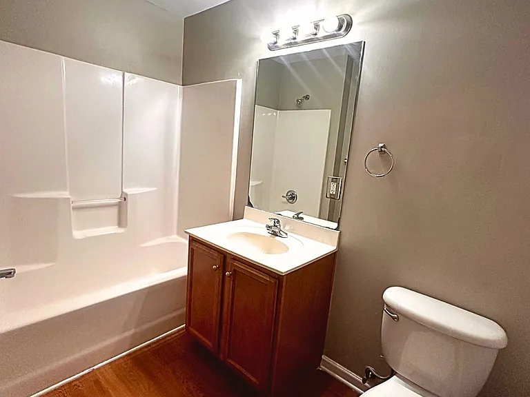 Chilewich Apartments — Photo 14
