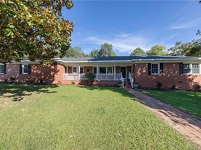 1st image of 800 Forest Dr