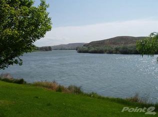 876 S Farris Ln, Glenns Ferry, ID 83623