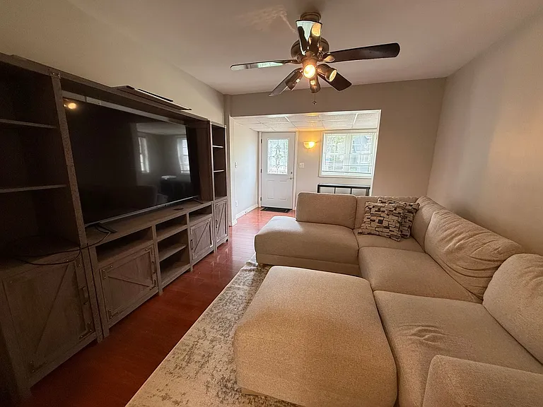 107 E Poplar St — Photo 2