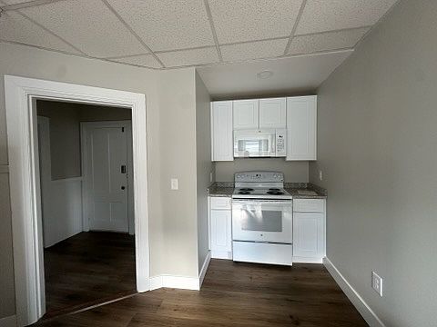 3rd image of 34 Brook St APT 2W