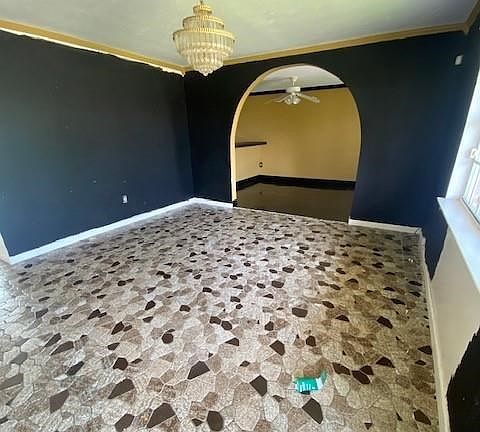 3rd image of 5801 Rue Voltaire