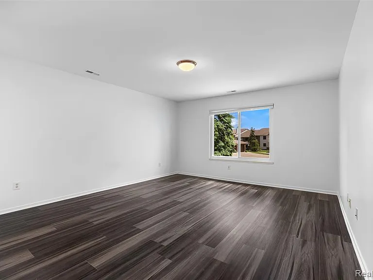 6680 Ridgefield Cir — Photo 18