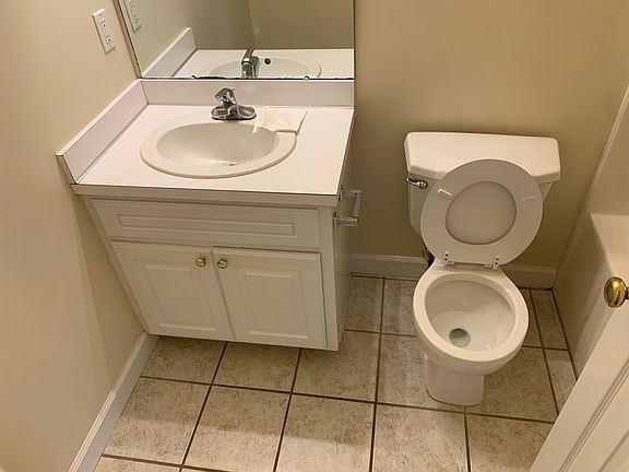 4th image of 711 Scott Ct