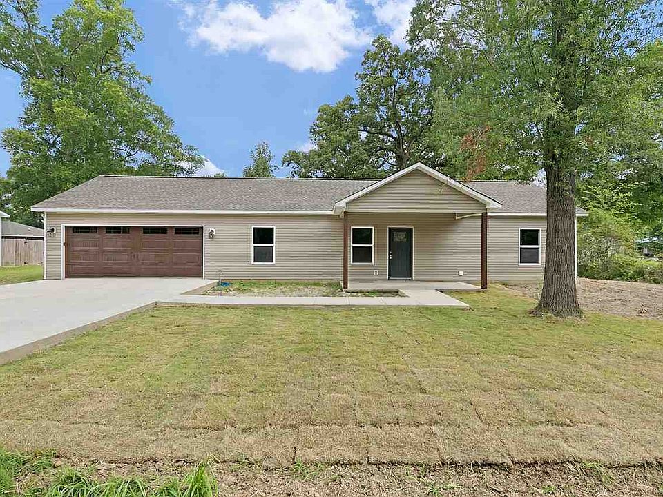 1st image of 215 Cromwell St Lot 11