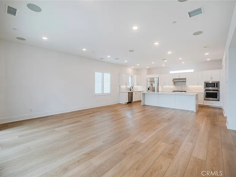 16285 Veterans Way — Photo 7