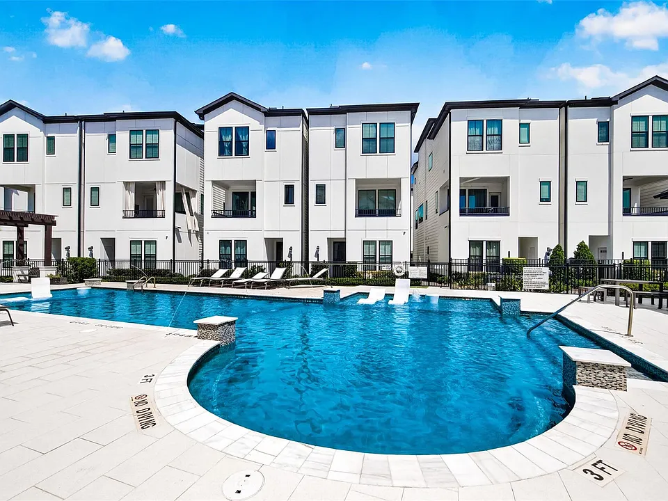 2812 Grand Fountains Dr #F