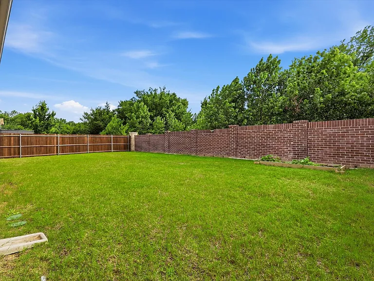 8309 Gray Squirrel Ln — Photo 16