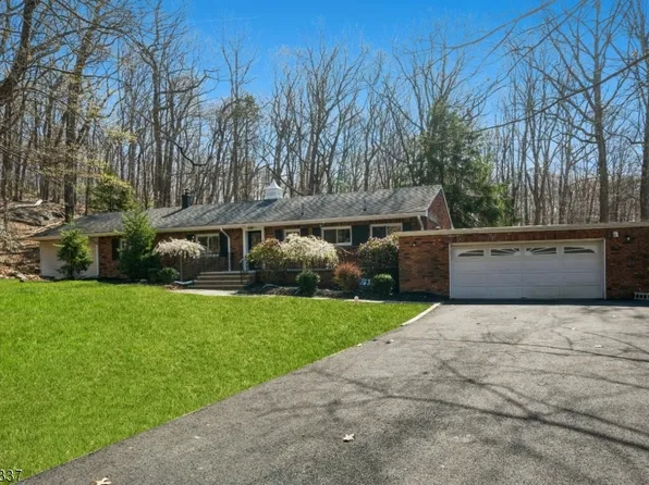 26 Cherry Tree Ln, Kinnelon Boro, NJ 07405