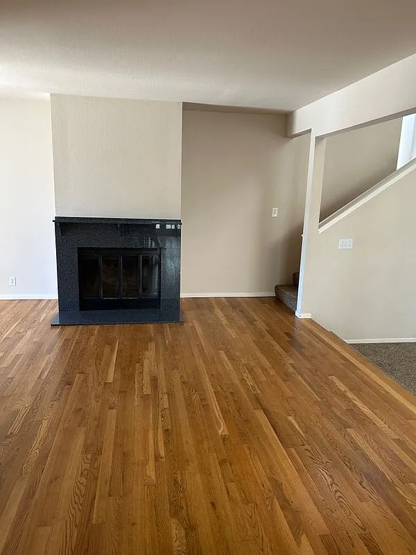 5 bed, 2.0 bath, 2374 sqft, $4,800 — Photo 4