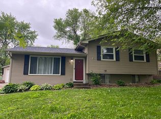 8303 8th St W, Rock Island, IL