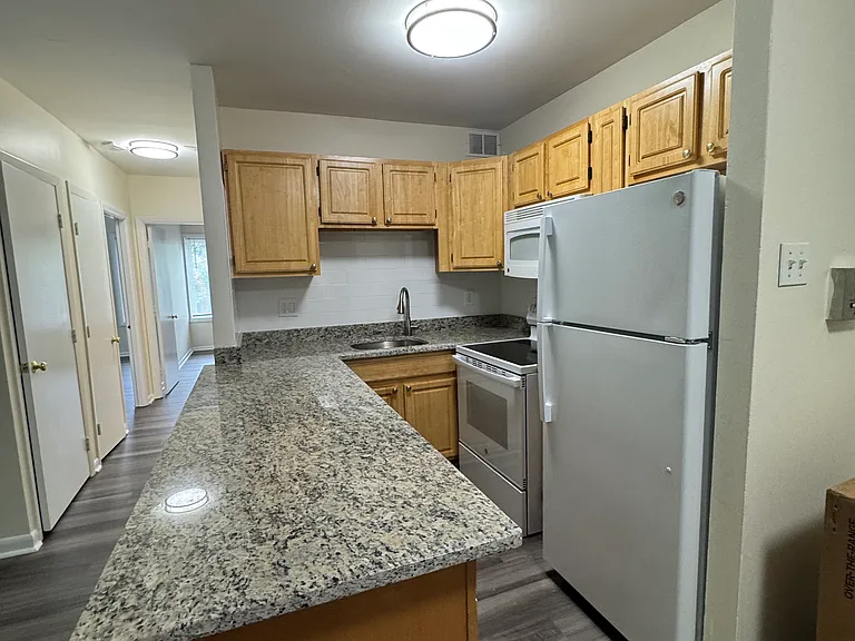 18 Westgate Dr — Photo 4