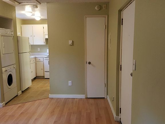 5th image of 9110 Redmond Woodinville Rd NE APT H