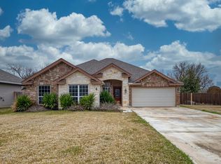 4 Briar Ct, Uvalde, TX 78801