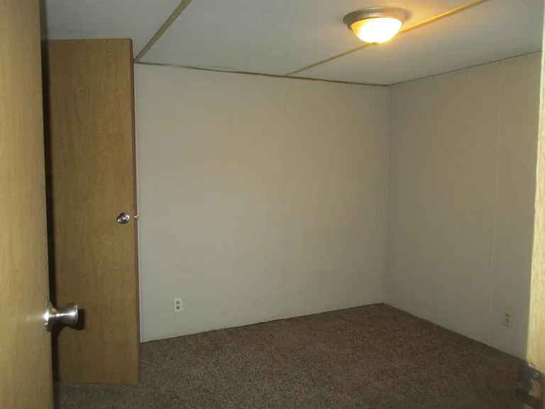 413 Debby St — Photo 8