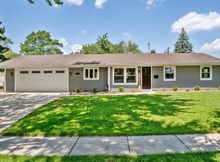 1600 Winthrop Ln, Schaumburg, IL 60193