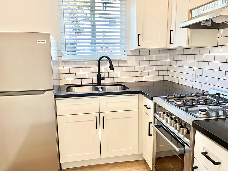 7120 Hawthorn Ave #9 — Photo 6