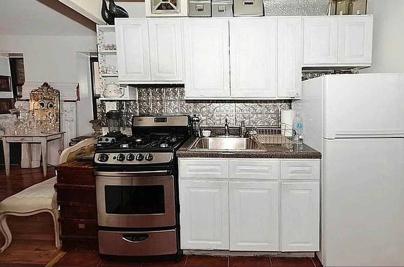 302 Mott Street — Photo 1