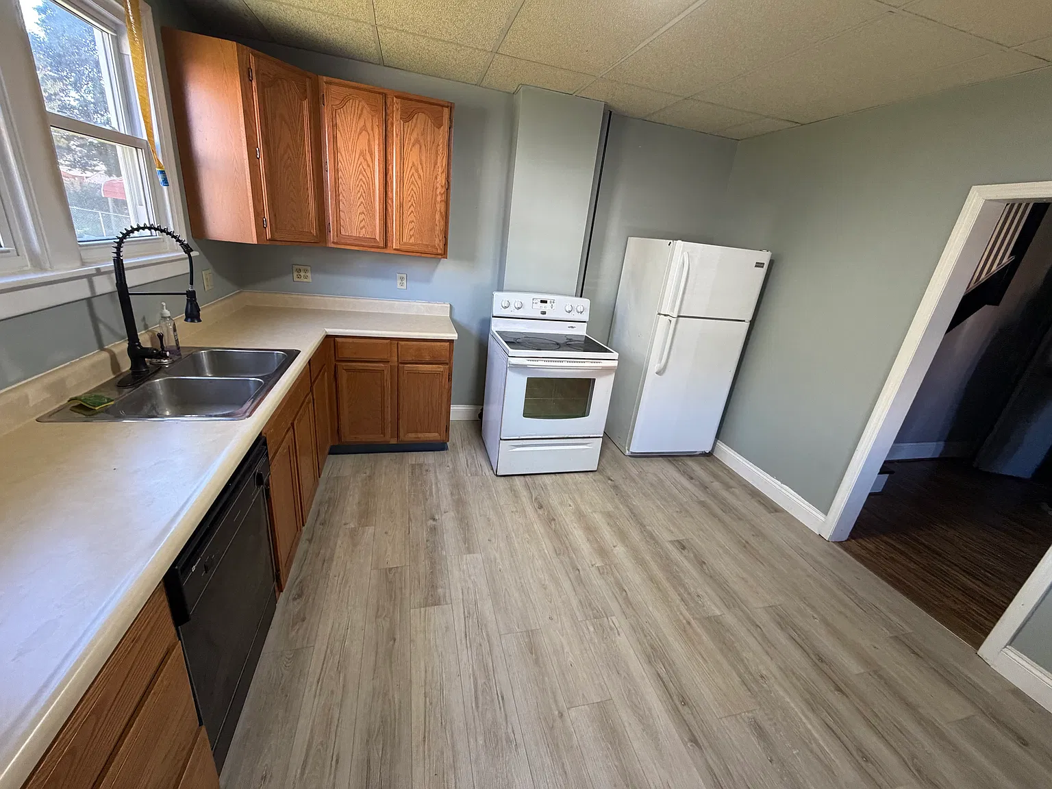 102 Oak St — Photo 3