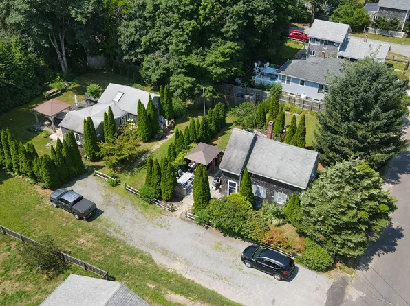 14 Forest Hill Ave, Oak Bluffs, MA 02557