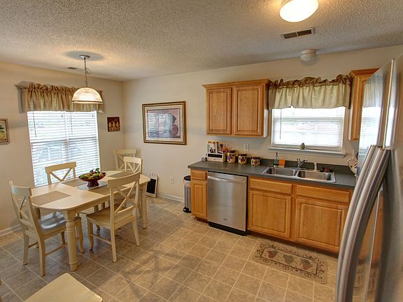 2nd image of 101 Yorkshire Dr