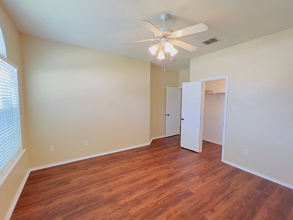 4th image of 1031 Johnson City Ave
