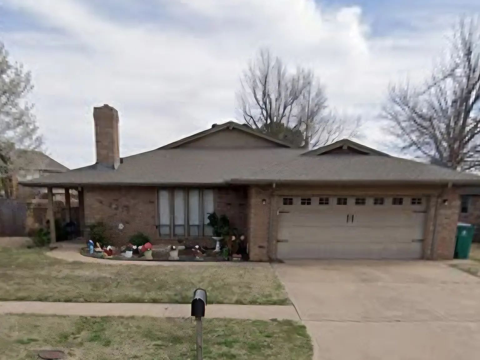 2212 S Whitbourne Pl — Photo 1