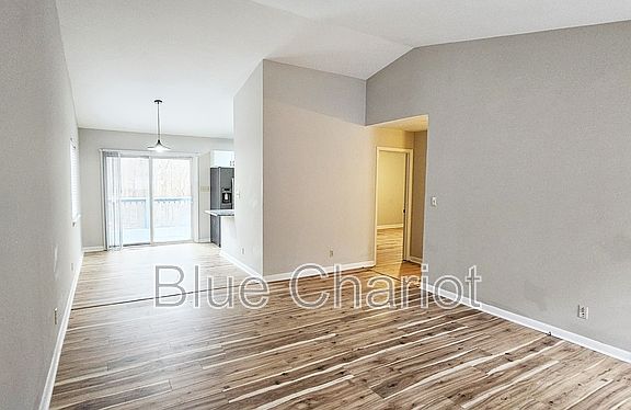 4th image of 47 Bell Cir #A