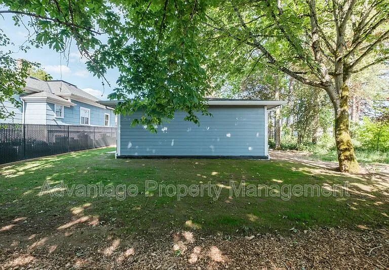 2190 SE Marion St — Photo 48