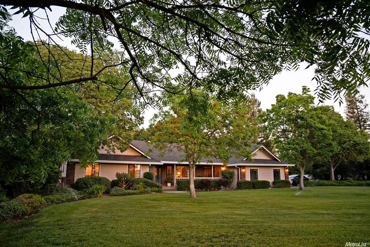 8525 Sleepy Hollow Ln photo 1