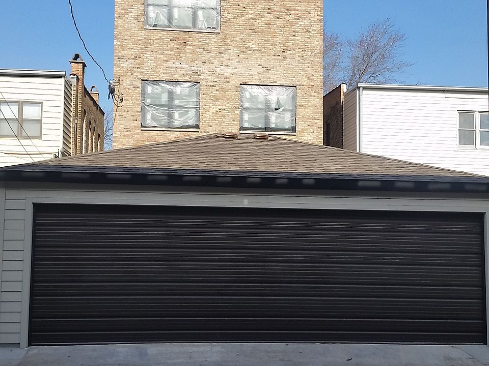 2nd image of 1217 W Newport Ave