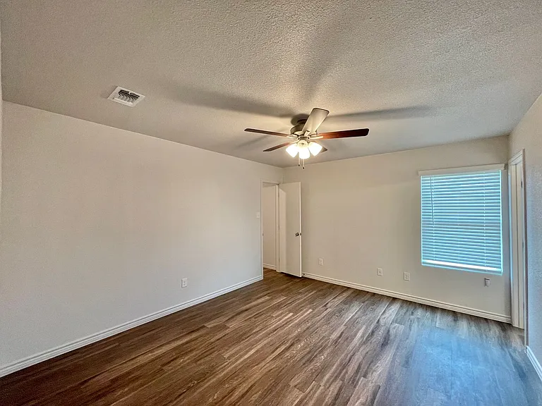 1806 Clovis Dr — Photo 18