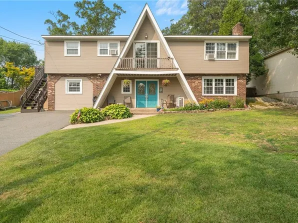 6 Kensington St, Smithfield, RI 02917