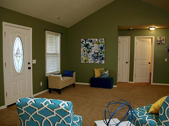 906 Mystic Dr Centralia MO Living Rm3
